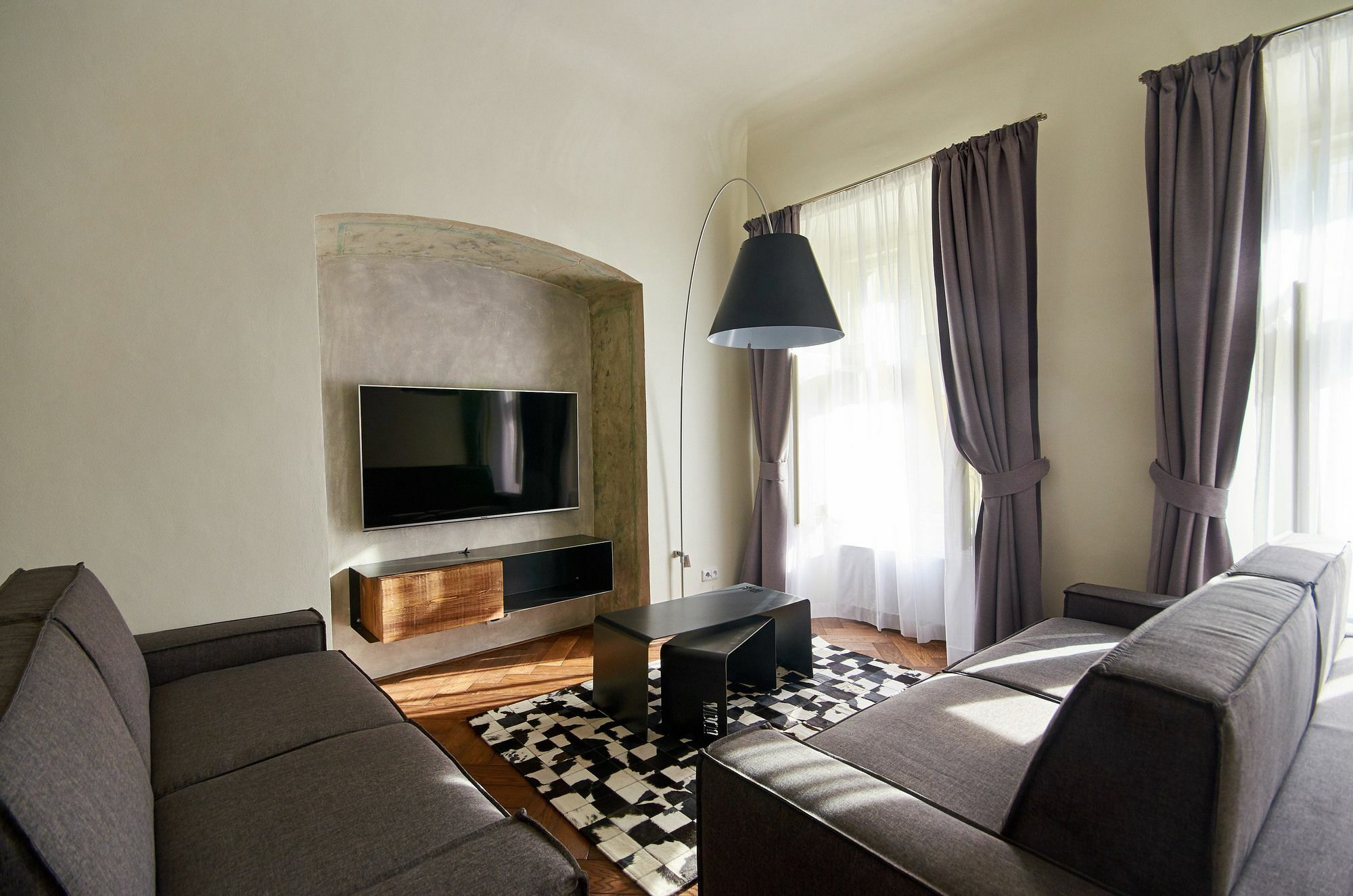 Mooo By The Castle Aparthotel Прага Екстериор снимка