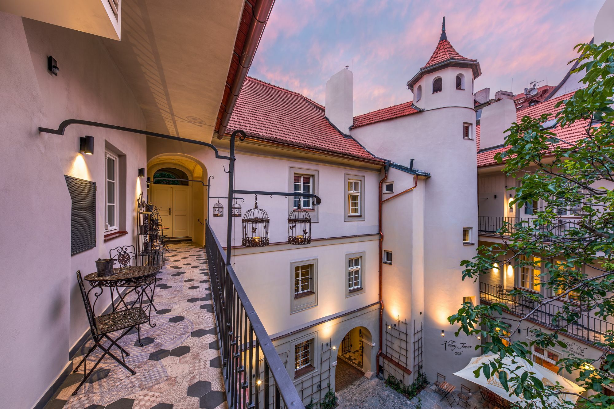Mooo By The Castle Aparthotel Прага Екстериор снимка